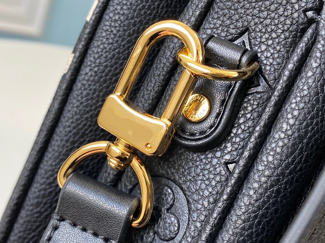 CRAFTY POCHETTE METIS 25 BLACK GRAINED COWHIDE