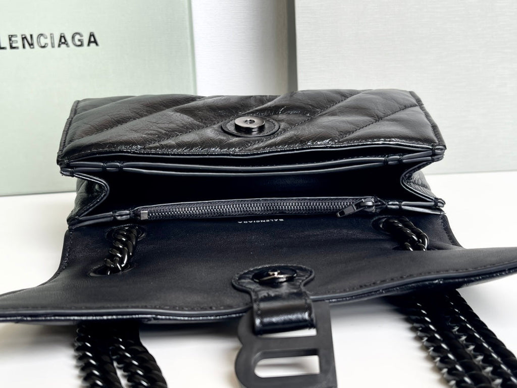 CRUSH SMALL CHAIN BAG 25 IN BLACK QUILTED CRUSHED CALFSKIN BLACK HARDWARE