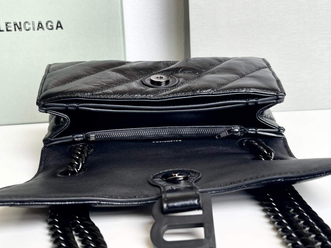 CRUSH SMALL CHAIN BAG 25 IN BLACK QUILTED CRUSHED CALFSKIN BLACK HARDWARE