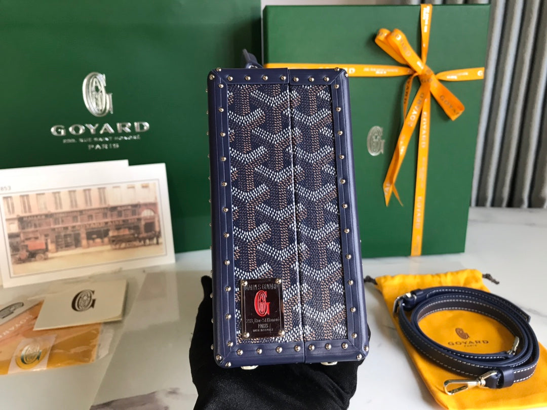 GRAND HÔTEL TRUNK BAG 24 IN NAVY BLUE GOYARDINE CANVAS AND CALFSKIN