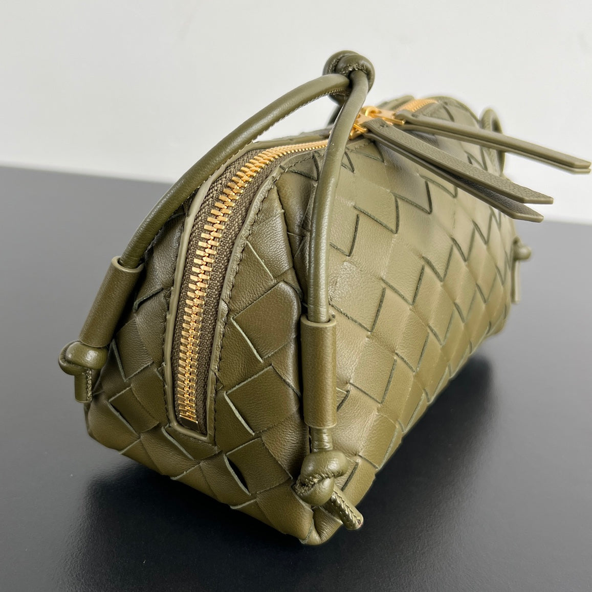 CONCERT POUCH 18 IN ARMY GREEN LAMBSKIN