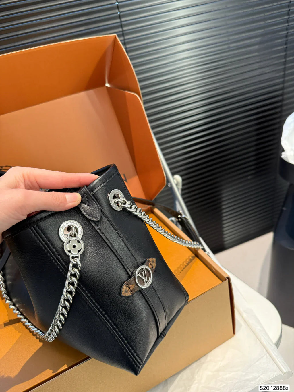 LV Louis Vuitton Carryall Crossbody Bag 26x18cm
