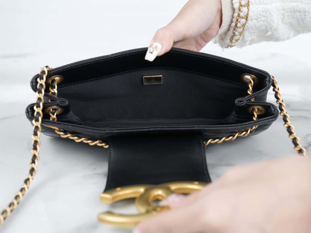 ____________ ______ Vintage Logo Quilted Lambskin Shoulder Bag 11.5x24x4.5cm