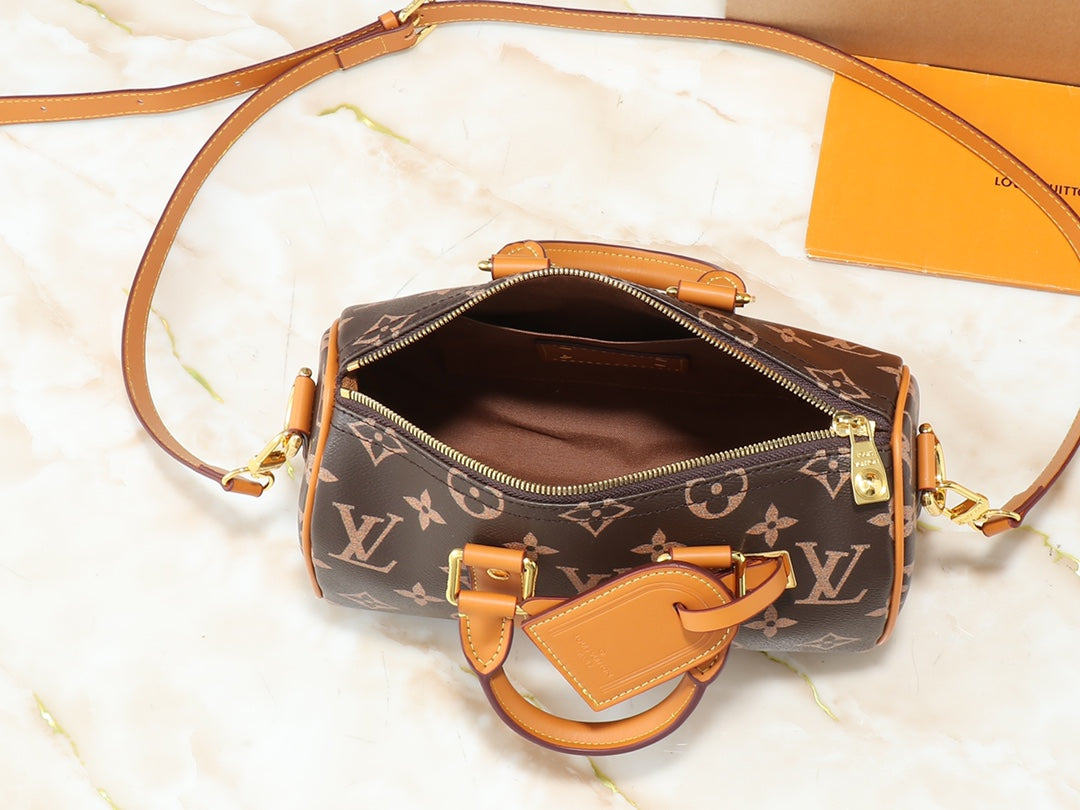Louis Vuitton KEEPALL BANDOULI_RE 25 Hand bag 25 x 15 x 11cm