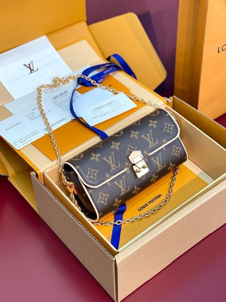 LV Pochette Camille 20.5 _ 11 _ 6 cm