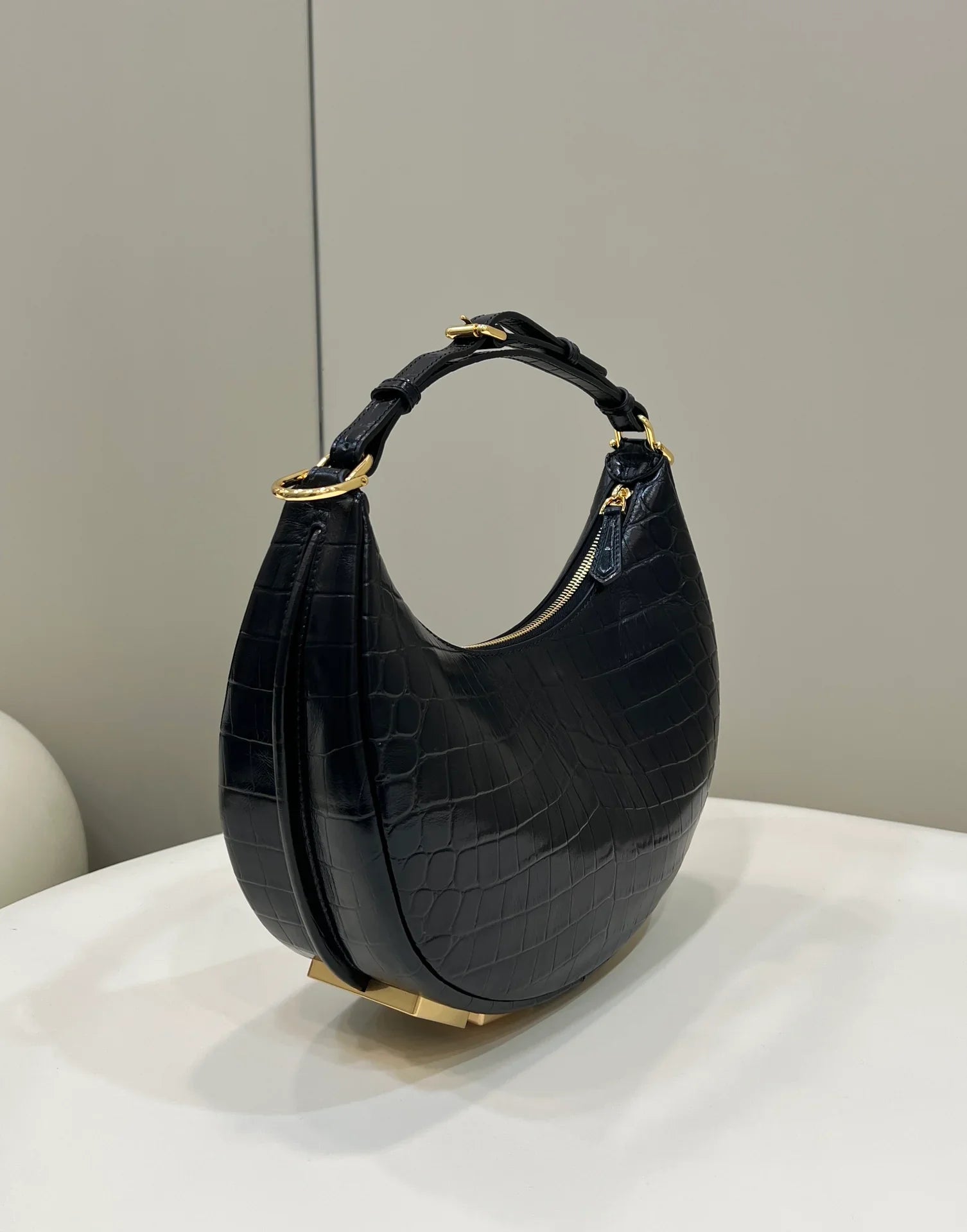 Fendi Small Graphy In Black Crocodile Leather - 10_29_24.5cm