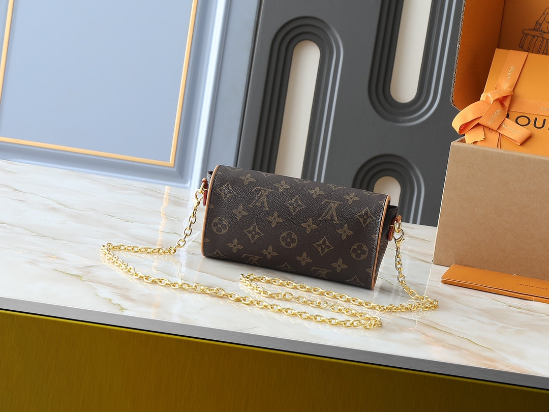 LV Pochette Camille 20.5 _ 11 _ 6 cm