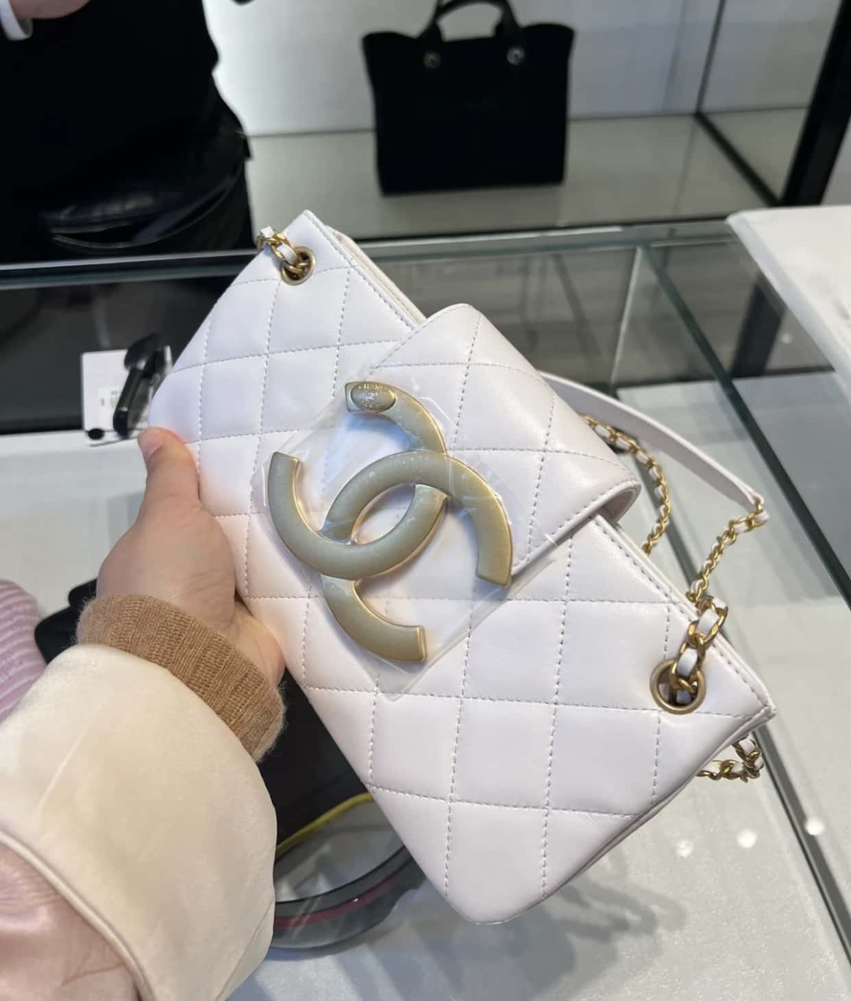 ____________ ______ Vintage Logo Quilted Lambskin Shoulder Bag 11.5x24x4.5cm