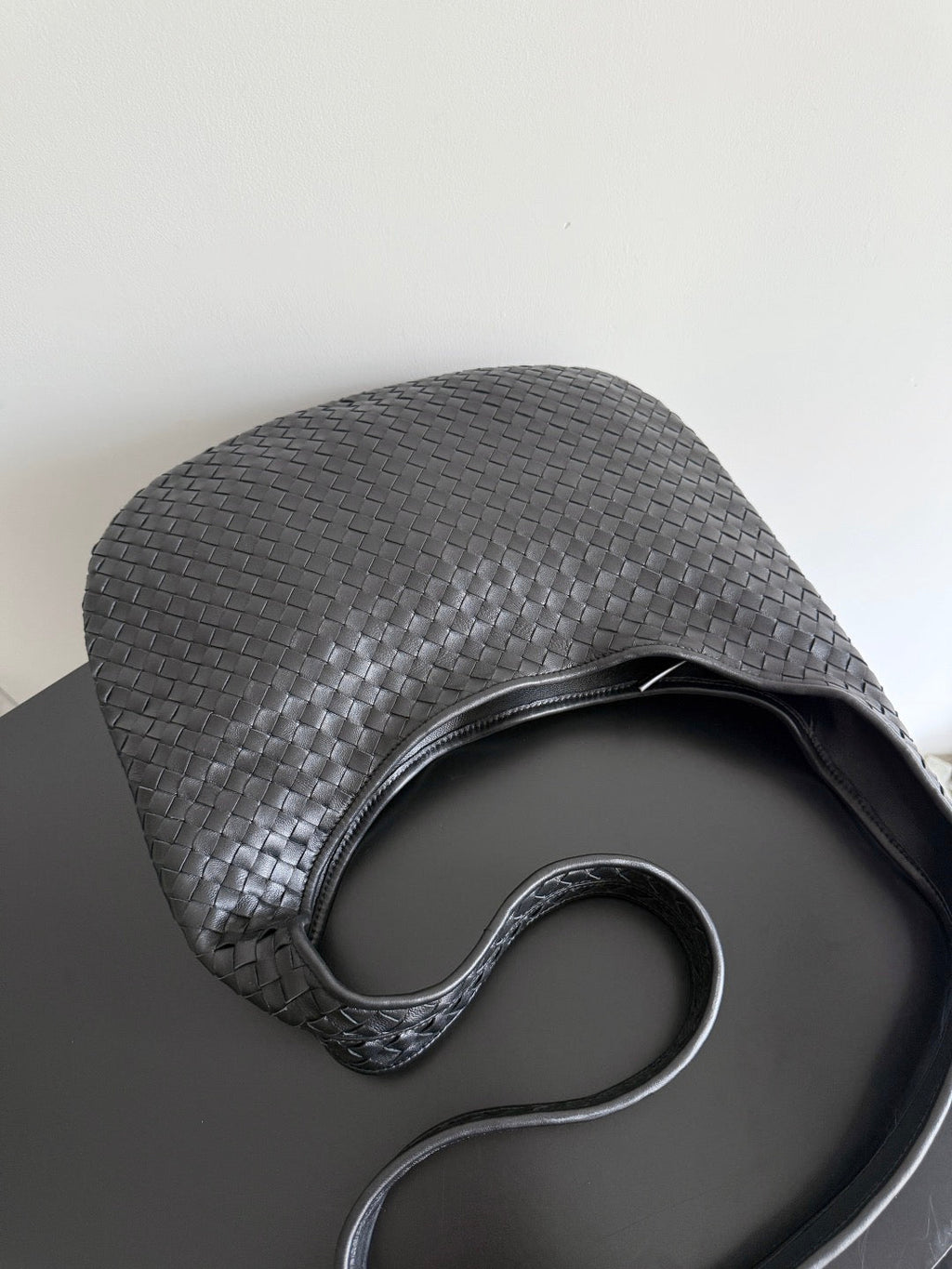 Veneto Black - Medium