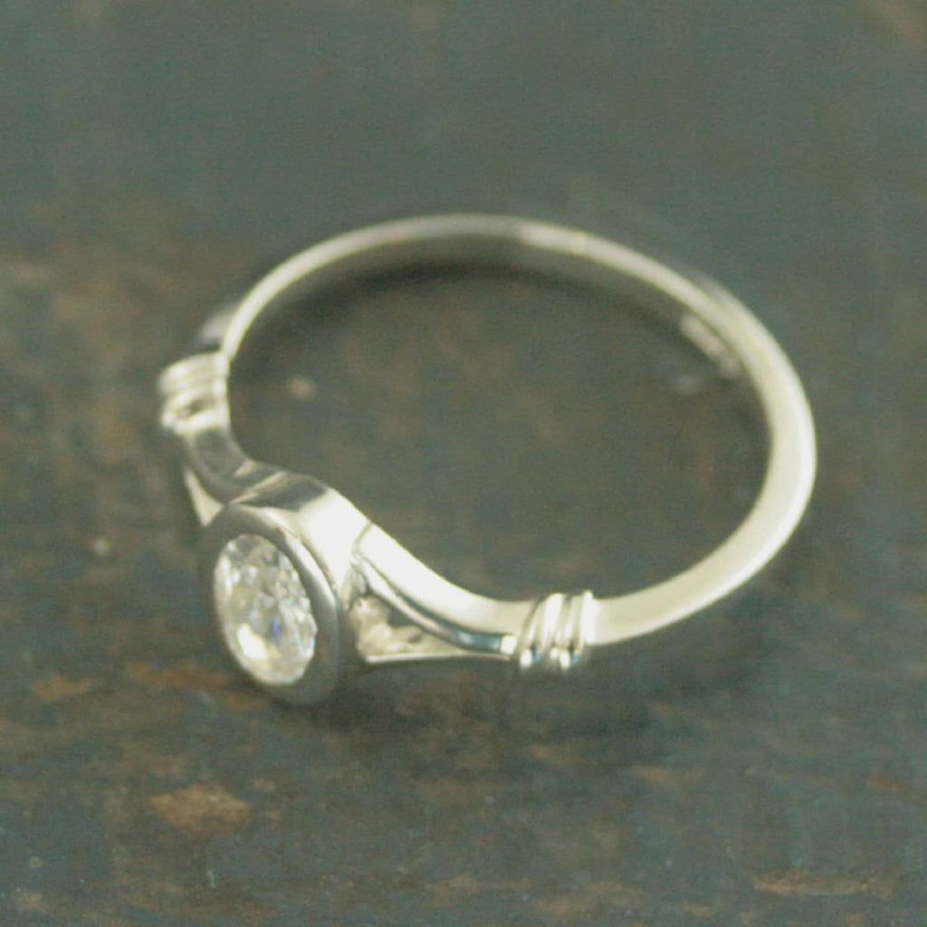 Oval Ring Bezel Setting Mirror Mirror Unique Engagement Ring Split Shank Oval Stone Oval Solitaire Moissanite White Sapphire Topaz CZ Ring