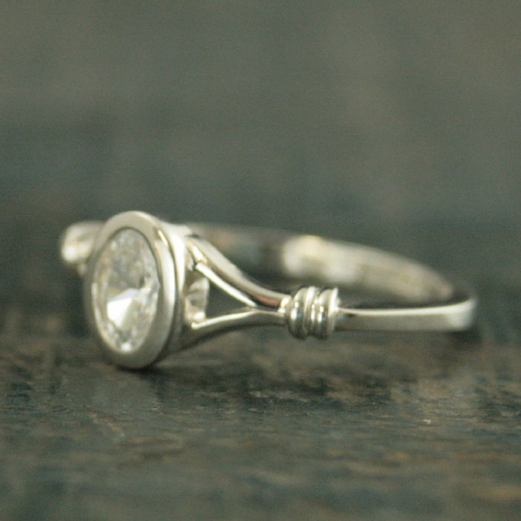 Oval Ring Bezel Setting Mirror Mirror Unique Engagement Ring Split Shank Oval Stone Oval Solitaire Moissanite White Sapphire Topaz CZ Ring