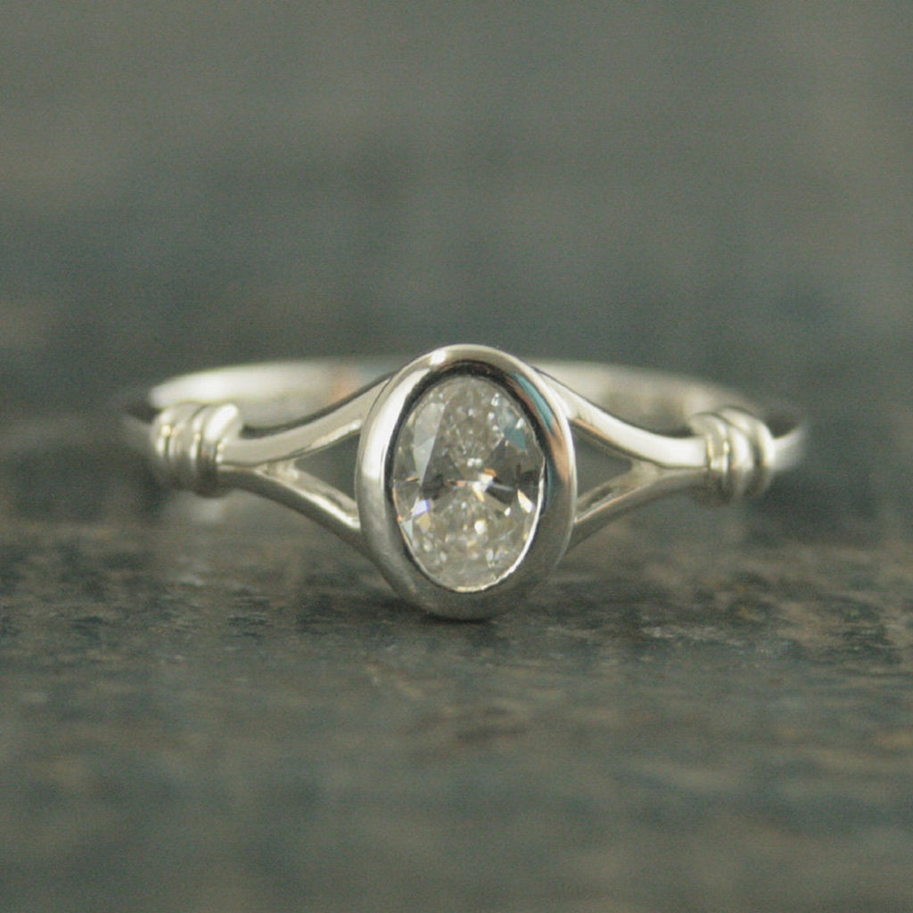 Oval Ring Bezel Setting Mirror Mirror Unique Engagement Ring Split Shank Oval Stone Oval Solitaire Moissanite White Sapphire Topaz CZ Ring