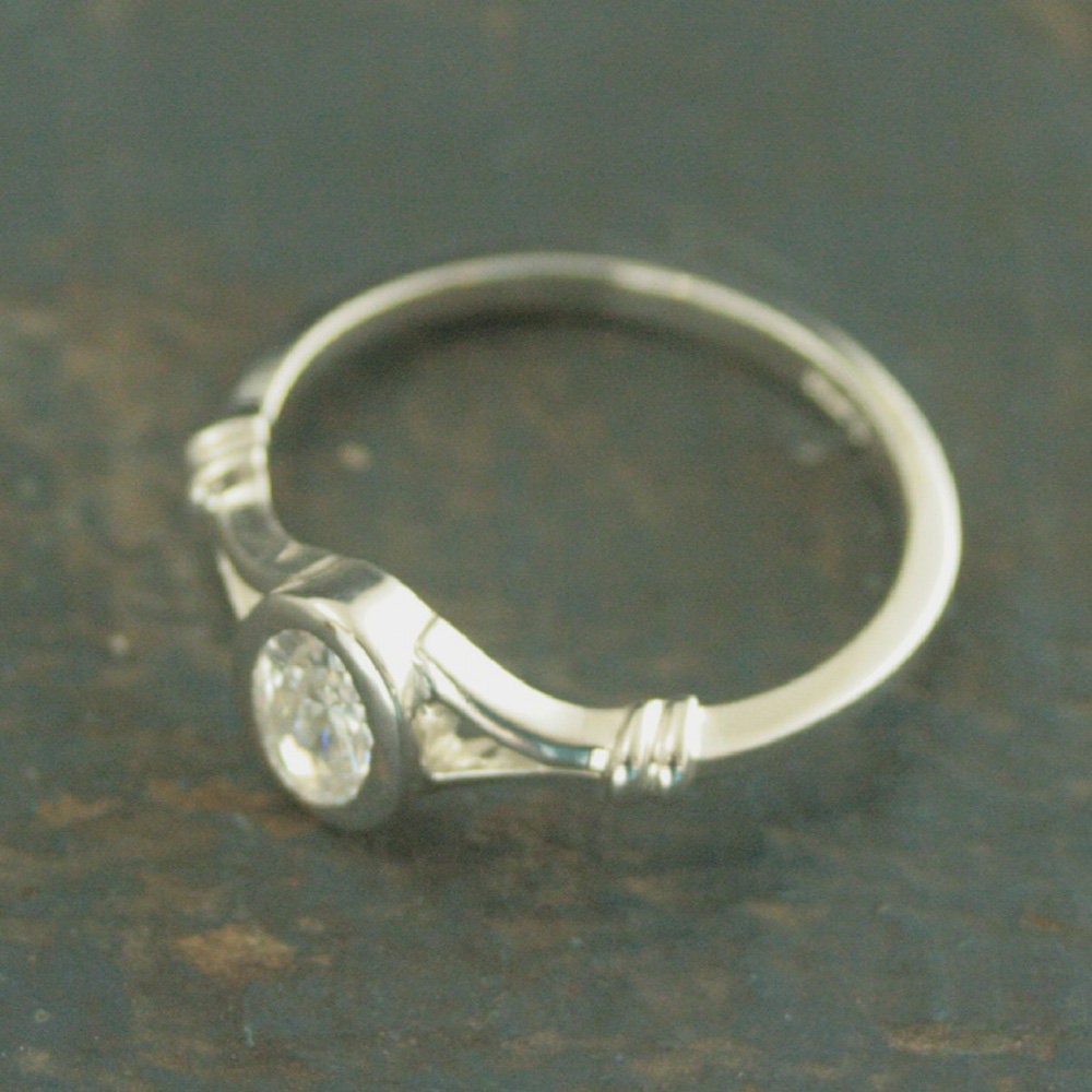 SALE Oval Ring Bezel Setting Mirror Mirror Unique Engagement Ring Split Shank Oval Stone Oval Solitaire White Topaz CZ Ring Valentines Day