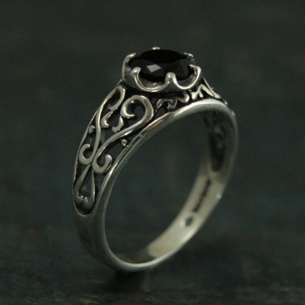 Onyx Filigree Silver Ring--Maleficent--Antique Style Ring--Vintage Style Ring--Promise Ring--Cocktail Ring--Black Solitaire Ring