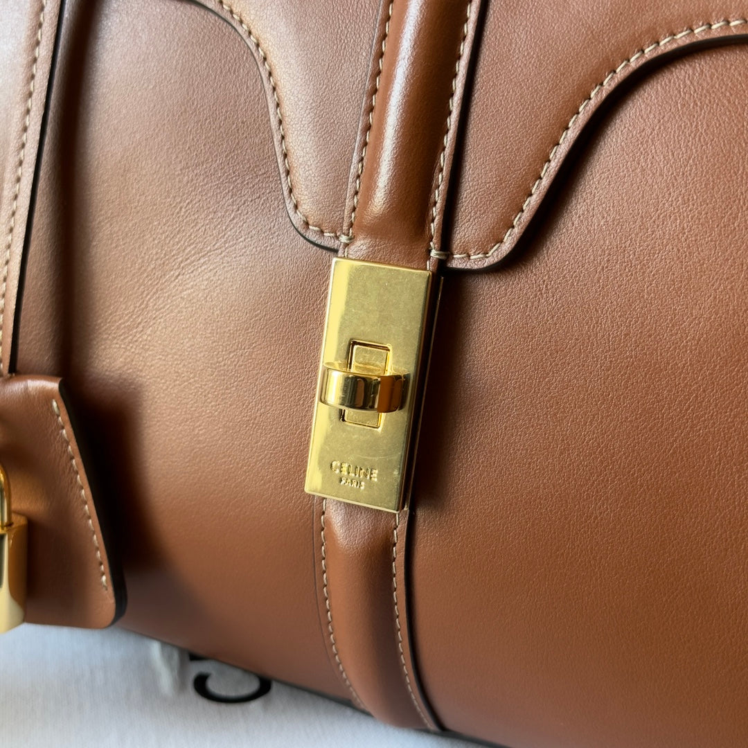 CLASSIQUE BAG 23 IN NUTMEG BROWN CALFSKIN GOLD HARDWARE
