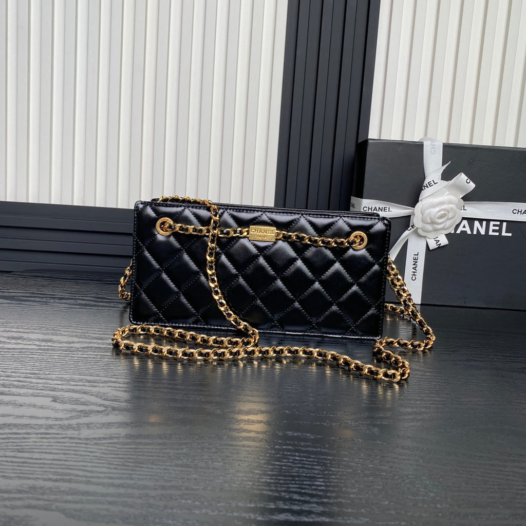 HANDBAG 27 IN BLACK DIAMOND PATTERN QUILTED SHINY LAMBSKIN GOLD HARDWARE