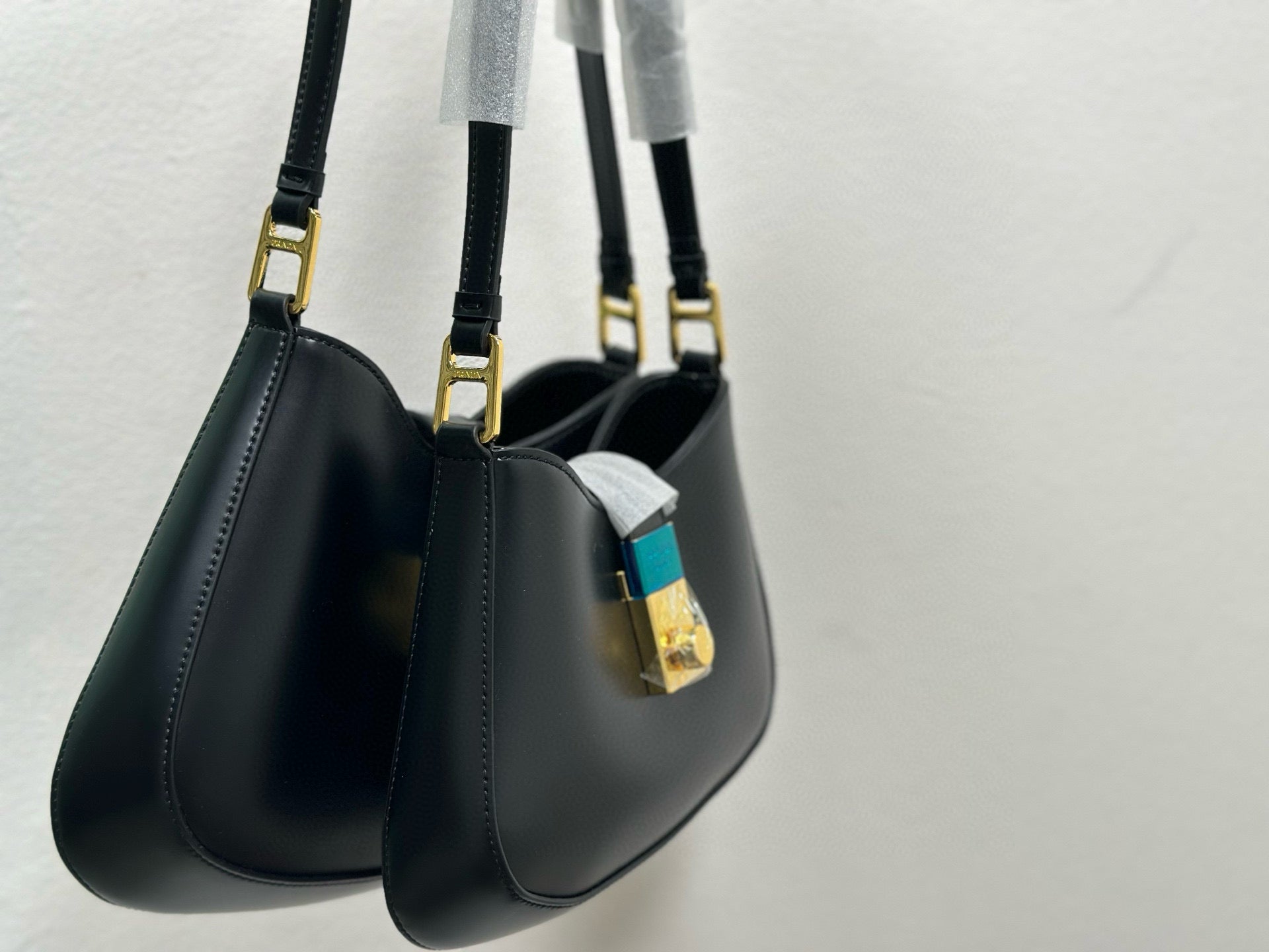 CLEO SHOULDER BAG 26 IN BLACK BRUSHED LAMBSKIN GOLD HARDWARE